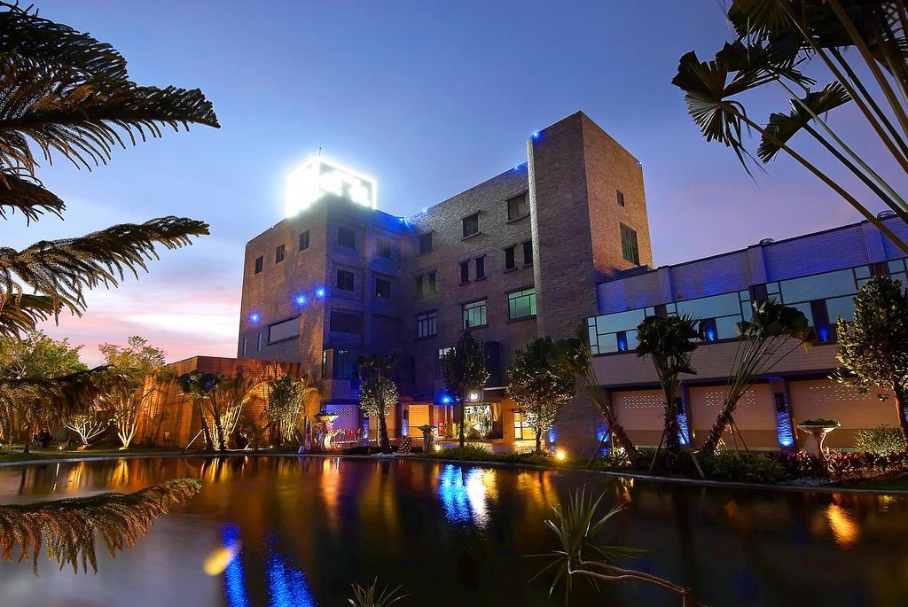 All-Ur Boutique Motel-Ping Tung Branch Pingtung Bagian luar foto