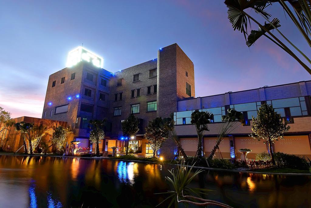 All-Ur Boutique Motel-Ping Tung Branch Pingtung Bagian luar foto