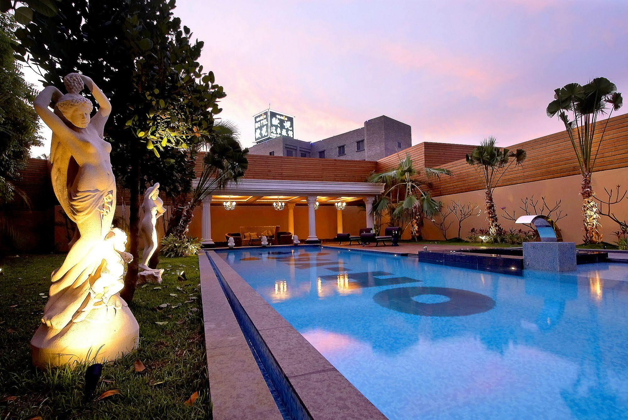 All-Ur Boutique Motel-Ping Tung Branch Pingtung Bagian luar foto